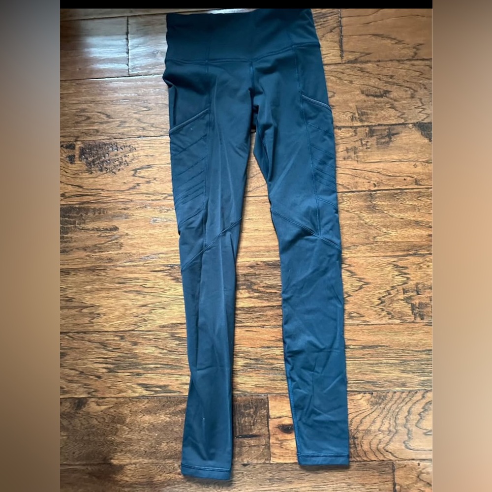 Lululemon all in the right places 5 pocket like new condition - Picture 5 of 5